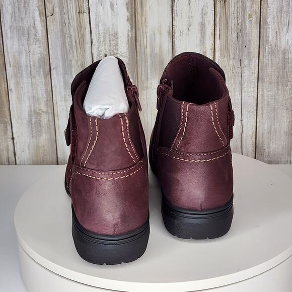 Clarks Women's Carleigh Style Wine Nubuck Ankle Boots - Size 8 W - Picture 5 of 9